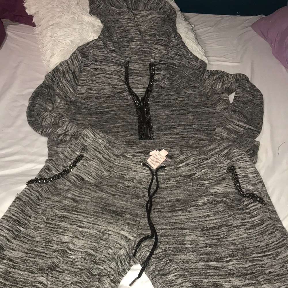 Size med women’s jogging suit by Juicy couture